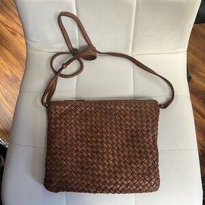 Brown leather woven purse absolutely stunning in the fall